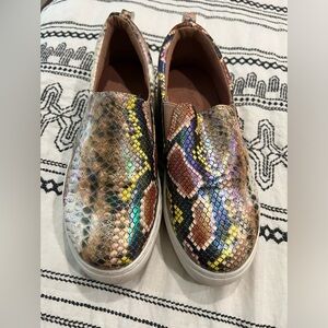* 4/$20
Bamboo Size 6.5 Women’s Shoes  (Snakeprint)